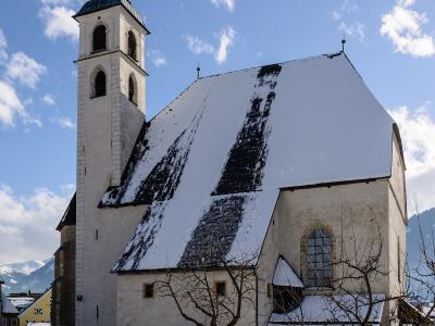 The parish church precinct of Kitzbühel, with St. Michael's chapel, in winter
