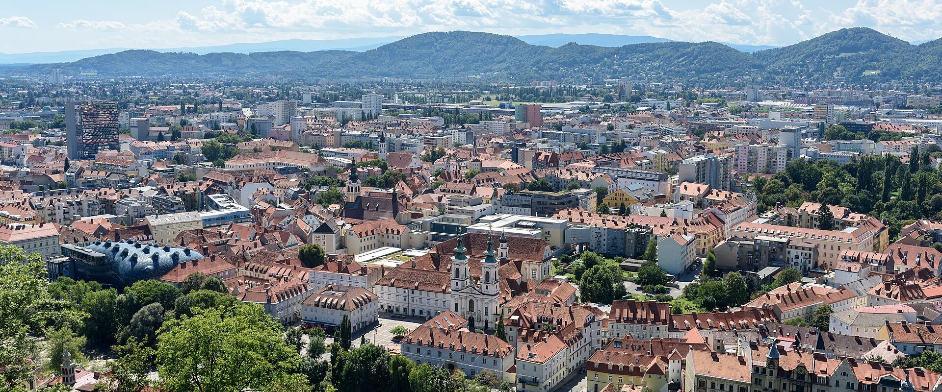 Graz’s Kunsthaus and Murinsel