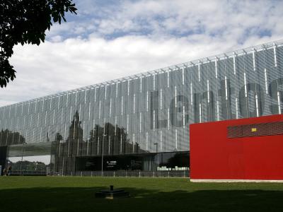 Glass facade of the Lentos Kunstmuseum on the Danube in Linz