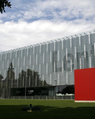 Glass facade of the Lentos Kunstmuseum on the Danube in Linz