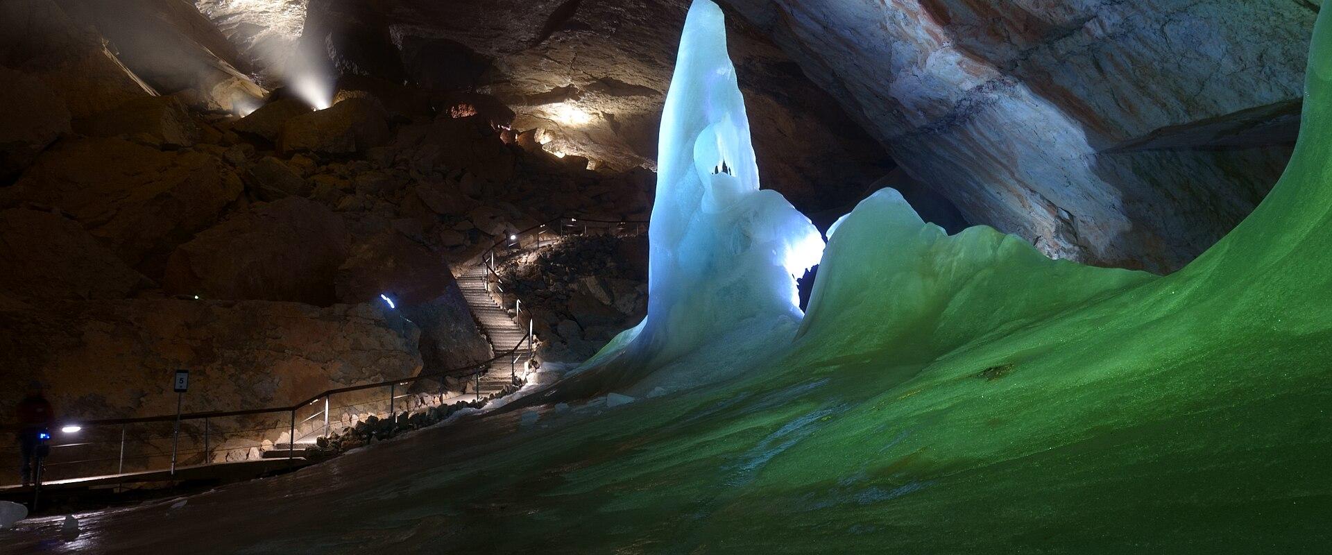 Dachstein Giant Ice Cave (Dachstein Rieseneishöhle)