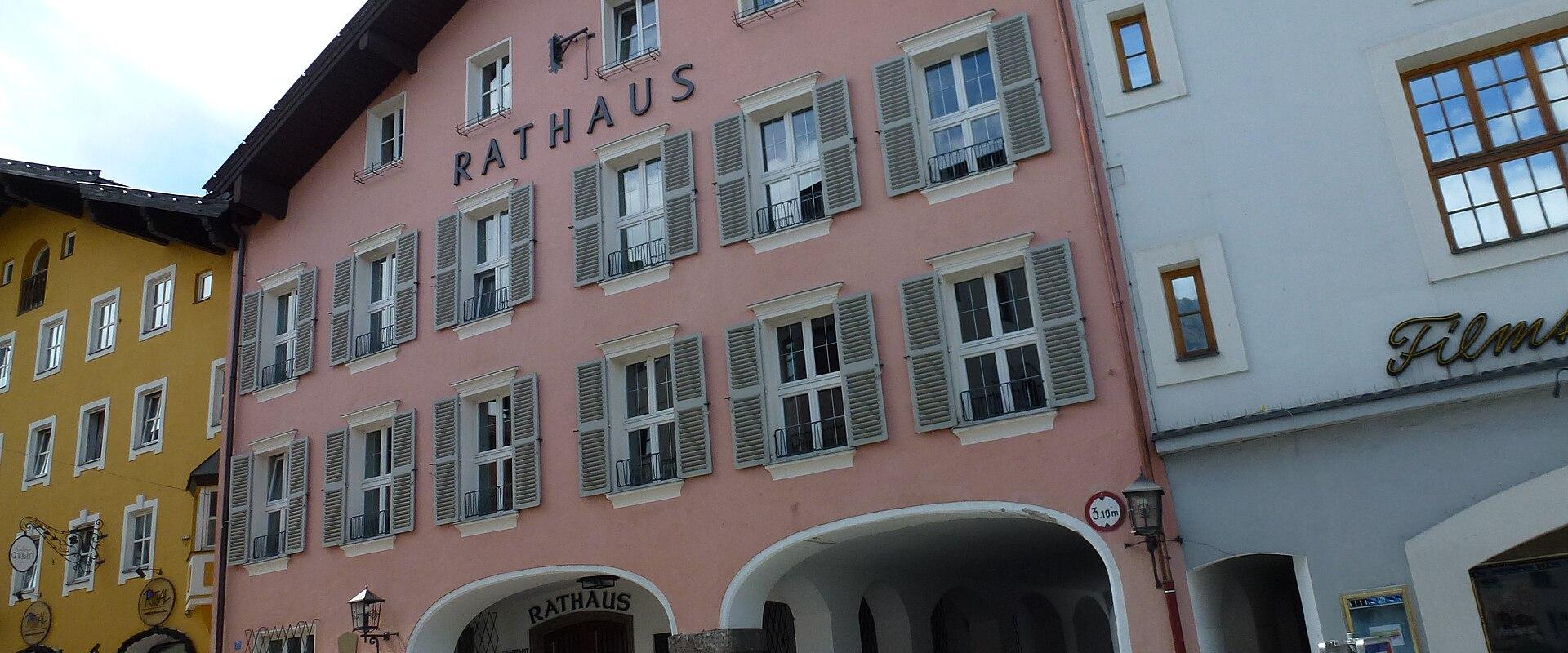 Rathausplatz (Town Square)