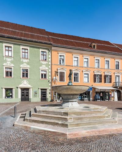 The colourful Hauptplatz of St. Veit an der Glan with its fountain