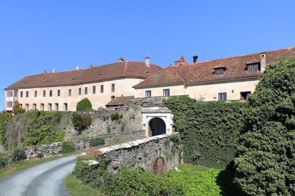 Regional History And Art Museum (located In Bernstein Castle)