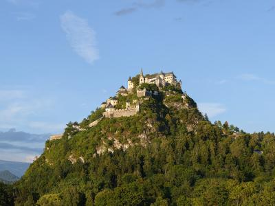 Hochosterwitz Castle crowning its steep rocky hill in Carinthia