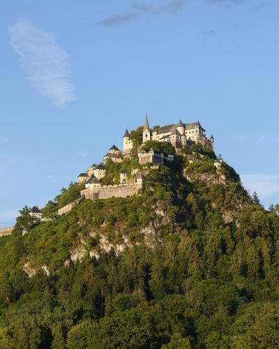 Hochosterwitz Castle crowning its steep rocky hill in Carinthia