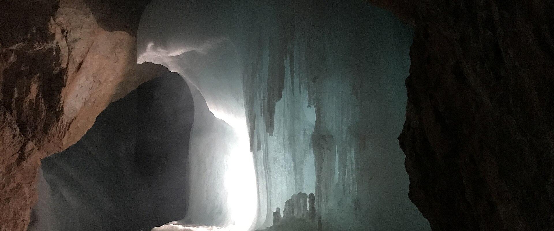Eiswürfel Ice Cave