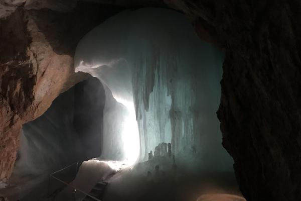 Eiswürfel Ice Cave