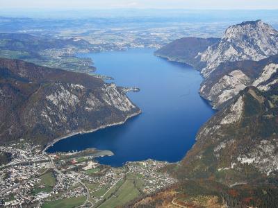 Aerial view of Traunsee lake with the Traunstein mountain and Gmunden, Salzkammergut