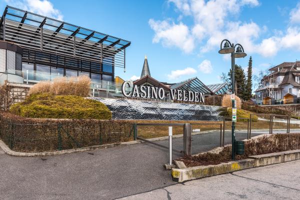 Casino (adjoining Lake Terrace)